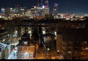 Gorgeous Downtown Sunset Views! Minutes Away From So Much, Yet Nice And Quiet!