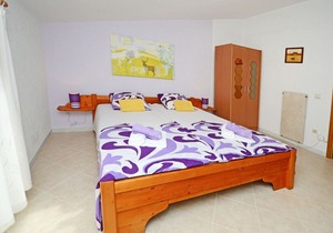 Modern apartment with shared pool for 3 persons in Nova Vas