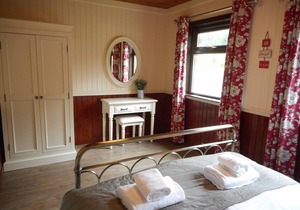 Bluebell Lodge 5 with Hot Tub, Newton Stewart