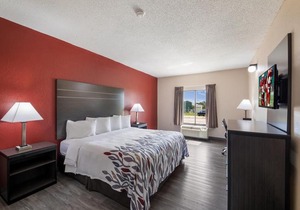 Red Roof Inn & Suites Austin East - Manor