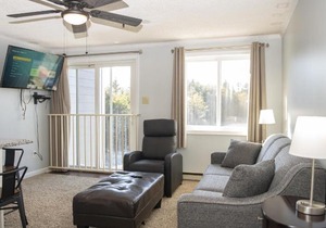Stroll to Slopes, Village Area, Ski in-out MtLodge 269