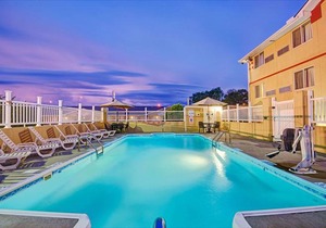 Super 8 by Wyndham Independence Kansas City