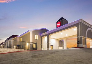 Red Roof Inn & Suites Austin East - Manor
