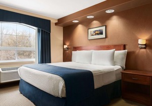 Days Inn & Suites by Wyndham Brandon