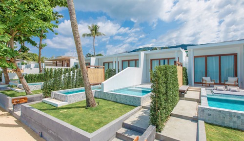 1 bedroom beachfront private pool