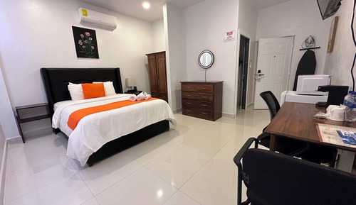 Basic Single Room, 1 Bedroom, Non Smoking, Refrigerator & Microwave