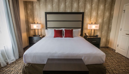 Suite, 1 King Bed, Accessible, Bathtub (Mobility & Hearing)