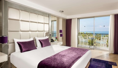 Family Suite, 1 King Bed with Sofa bed, Sea View