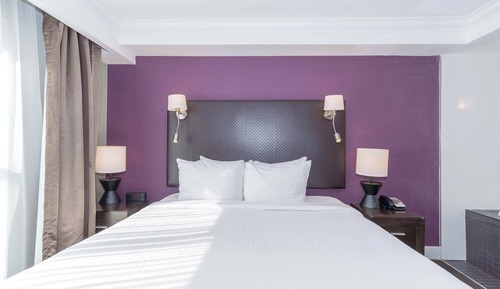 Jacuzzi Suite, 1 King Bed, City View