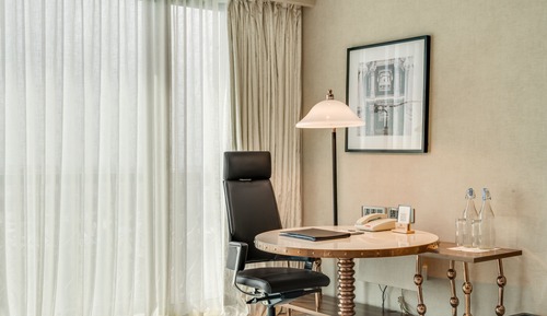 Executive Room, 2 Twin Beds, Smoking, City View