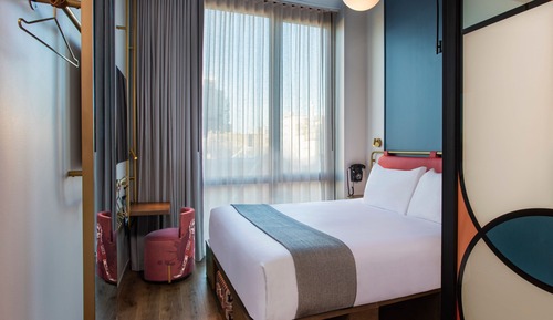 Room, 1 King Bed (Mobility Accessible, Roll-in Shower)