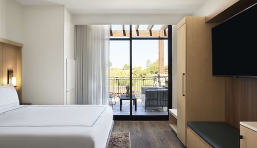 Room, 1 King Bed, Accessible, Lanai (Roll-In Shower)