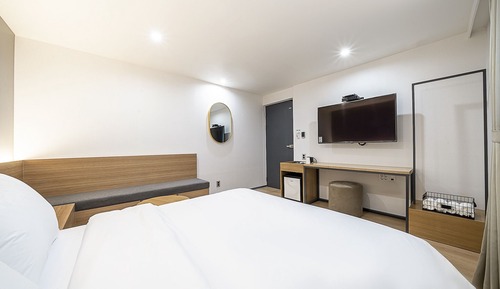 Room (Deluxe Double B (Air purifier Netflix)