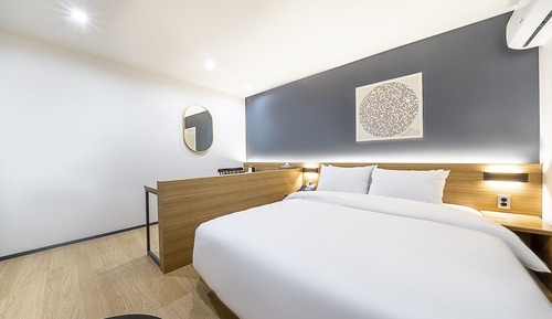 Room (Deluxe Double A (Air purifier Netflix)