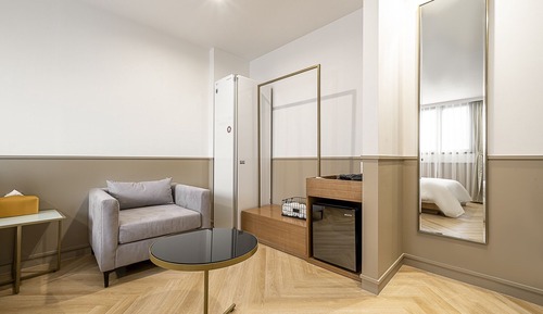 Room (Premium Double (With Styler Netflix A)