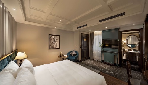 Deluxe Room With Internal Window