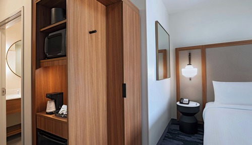 Suite, 1 King Bed with Sofa bed, City View (Hearing Accessible)