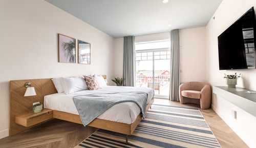 Panoramic Room, 1 King Bed, Lake View