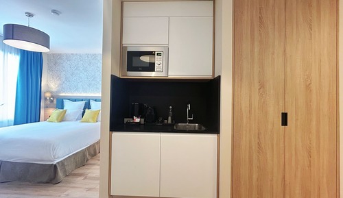 Deluxe Room, 1 Queen Bed, City View