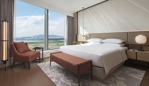 Suite, 1 King Bed, Lake View