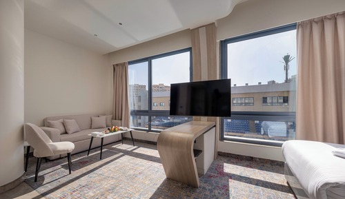 Premium Room, 1 King Bed, Pool View (Sofa Bed)