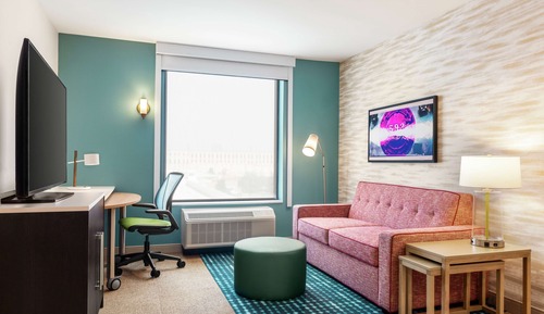 Suite, 1 King Bed, Accessible, Bathtub (Mobility & Hearing)