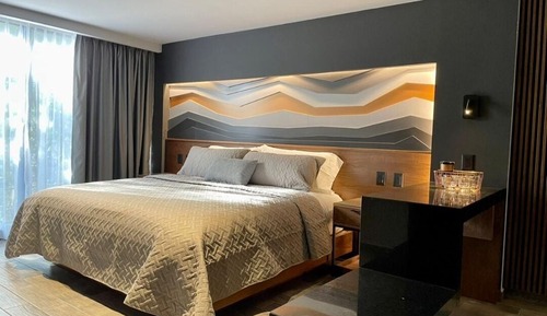 Deluxe Studio Suite
