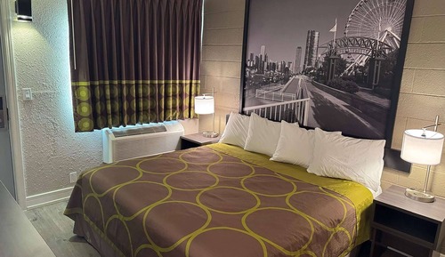 Room, 1 King Bed, Accessible, Non Smoking (Mobility, Bathtub w/Grab Bars)