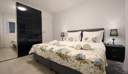 Deluxe 2 Bedroom with Free Parking