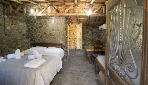 Deluxe Triple Room (Daedalus)