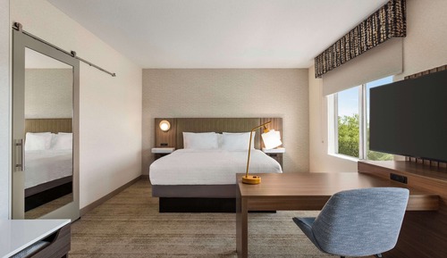 Studio, 1 King Bed, Accessible (Hearing)