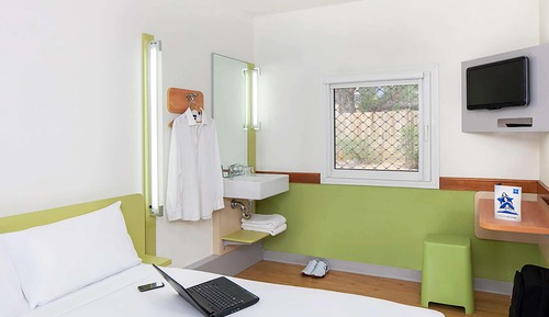 Standard Room, 1 Queen Bed