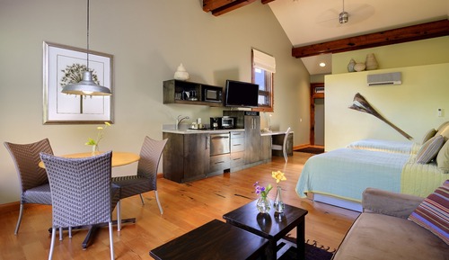 Double Queen (Poolside)