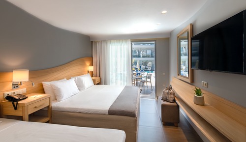 Family Room, 2 Bedrooms, Private Pool, Garden View