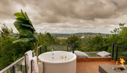 Deluxe Suite With Jacuzzi 12