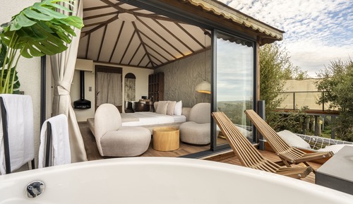 Deluxe Suite With Jacuzzi 13