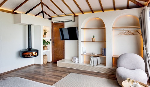 Deluxe Suite With Jacuzzi 25