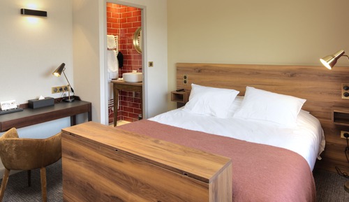 Deluxe Room, 1 Queen Bed, Non Smoking