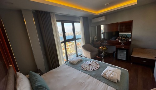 Superior Room, 1 Queen Bed, Sea View, Sea Facing