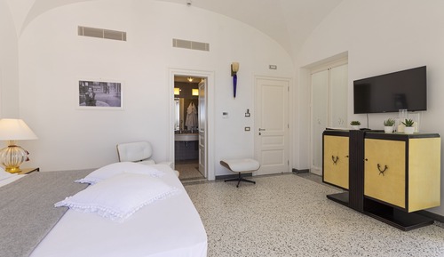 Deluxe Double Room, 1 King Bed, Terrace, City View
