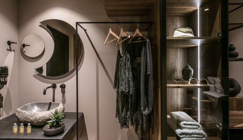 Exclusive Junior Suite Pool view