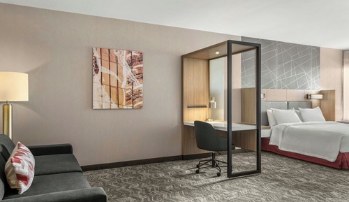 Suite, 1 King Bed (Hearing Accessible)