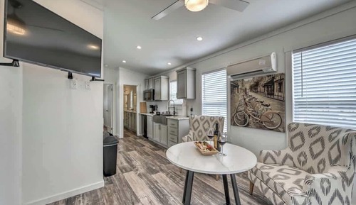 House, 1 King Bed, Patio (#14 3567 US 290 E)