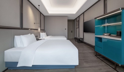 Suite, Multiple Beds (Living Area)