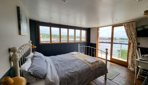 Superior Double Room, Ensuite, Marina View