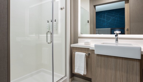 Suite, 1 King Bed (Mobility/Hearing Accessible, Tub)