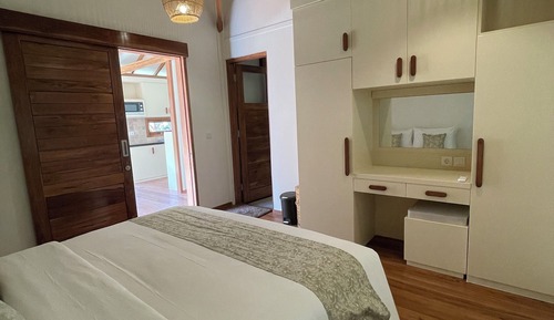 Superior Bungalow, 1 King Bed, Garden View, Garden Area