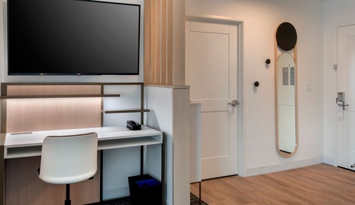 Suite, 1 Bedroom (Mobility Accessible, Roll-In Shower)