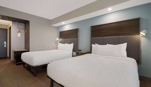 Room, 2 Queen Beds, Accessible (Hearing, Roll-In Shower)