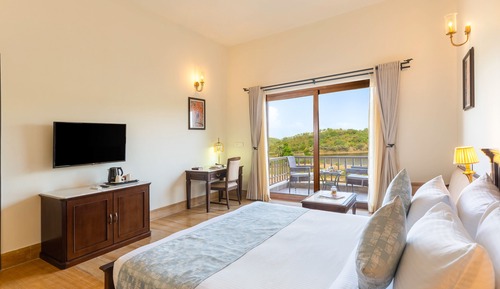Lake View Suite Room